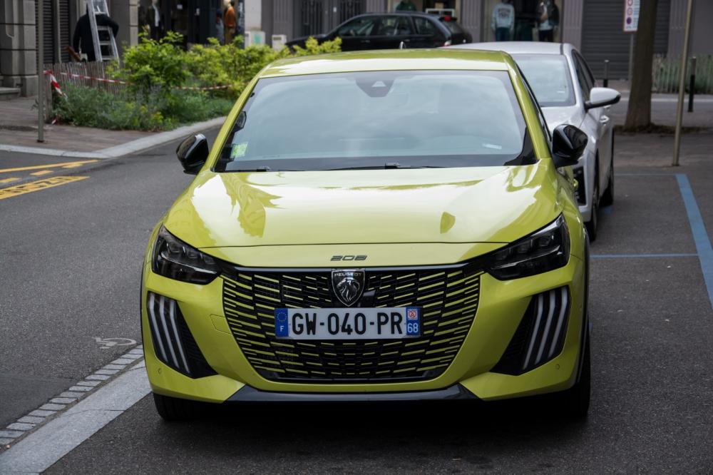 Peugeot-208